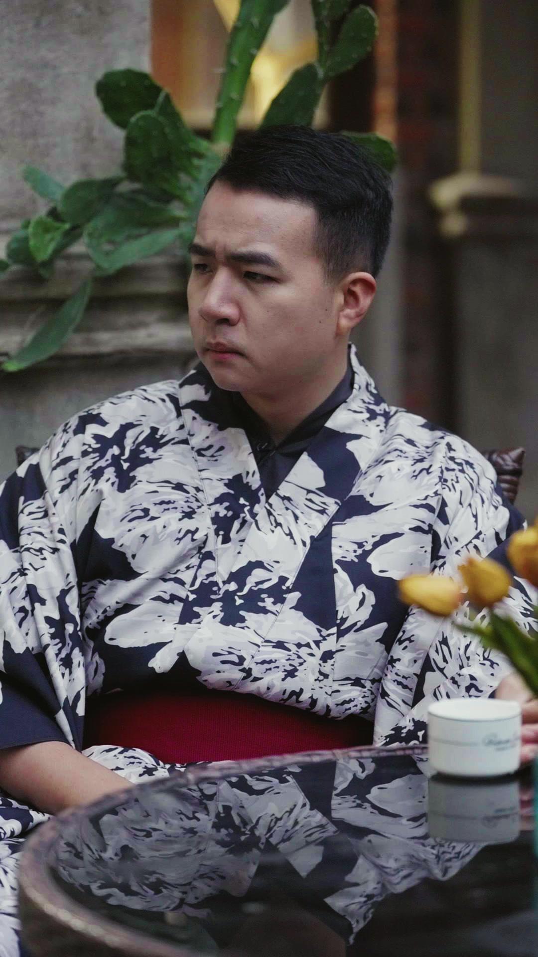 Alzo el filo del Este 