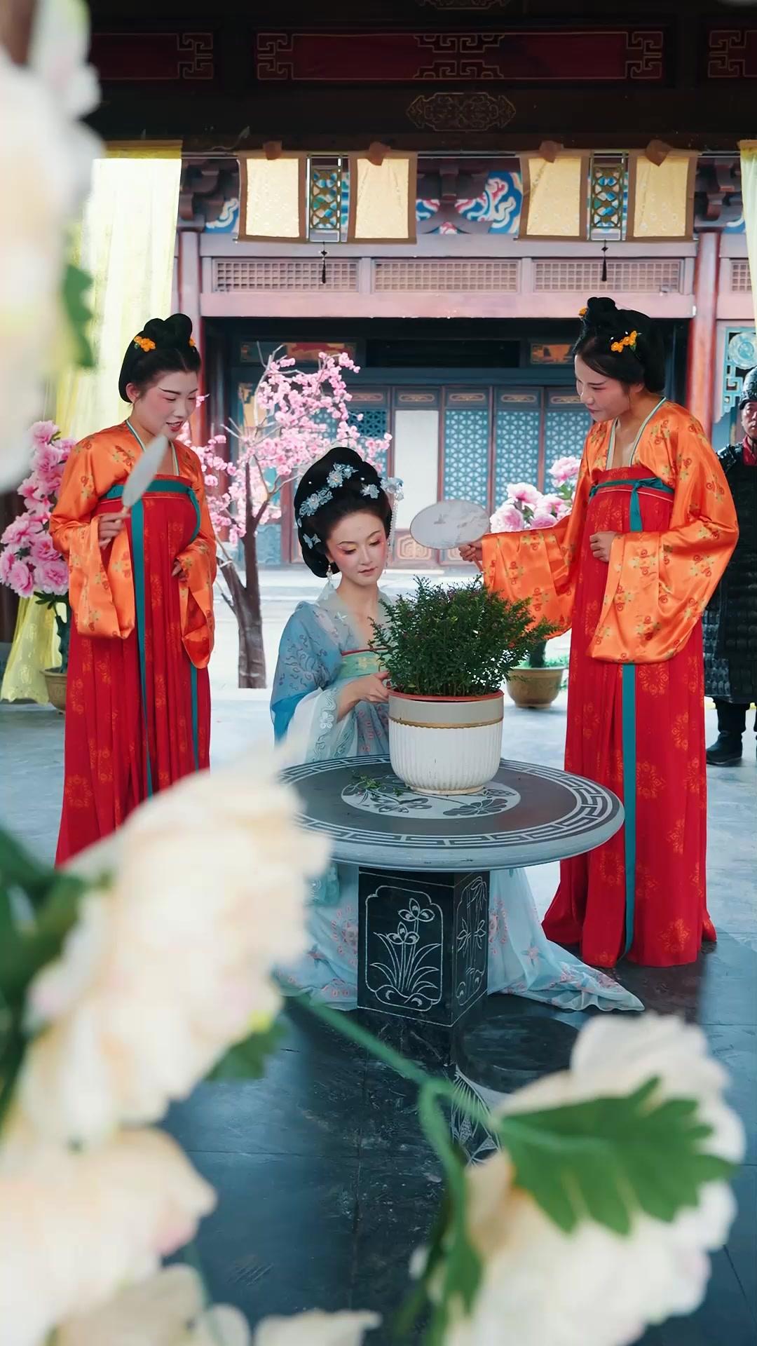 Bunga Lalu, Permaisuri Kini