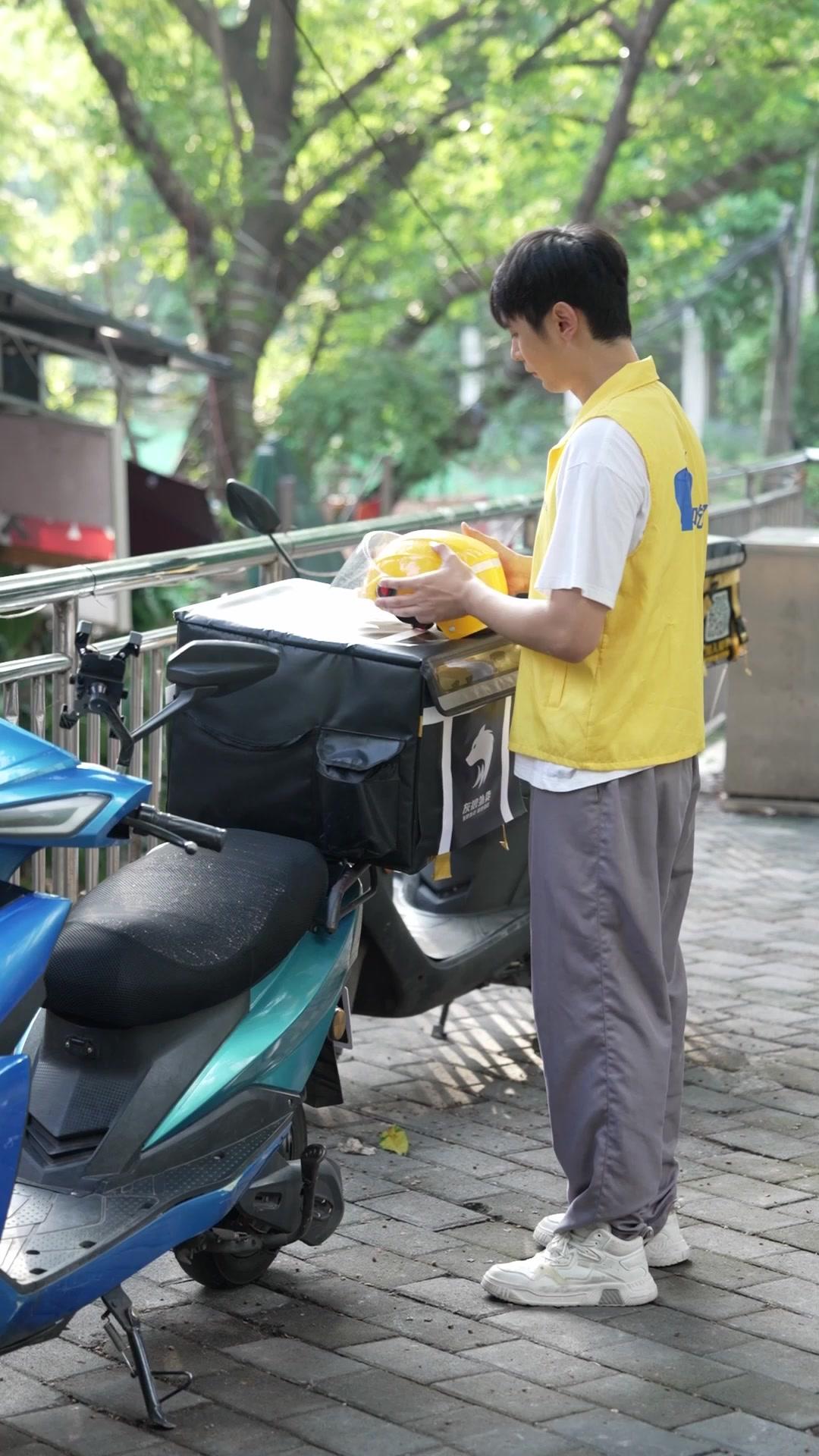 Entrega de Delivery: A CEO Linda e Teimosa se Apaixonou por Mim