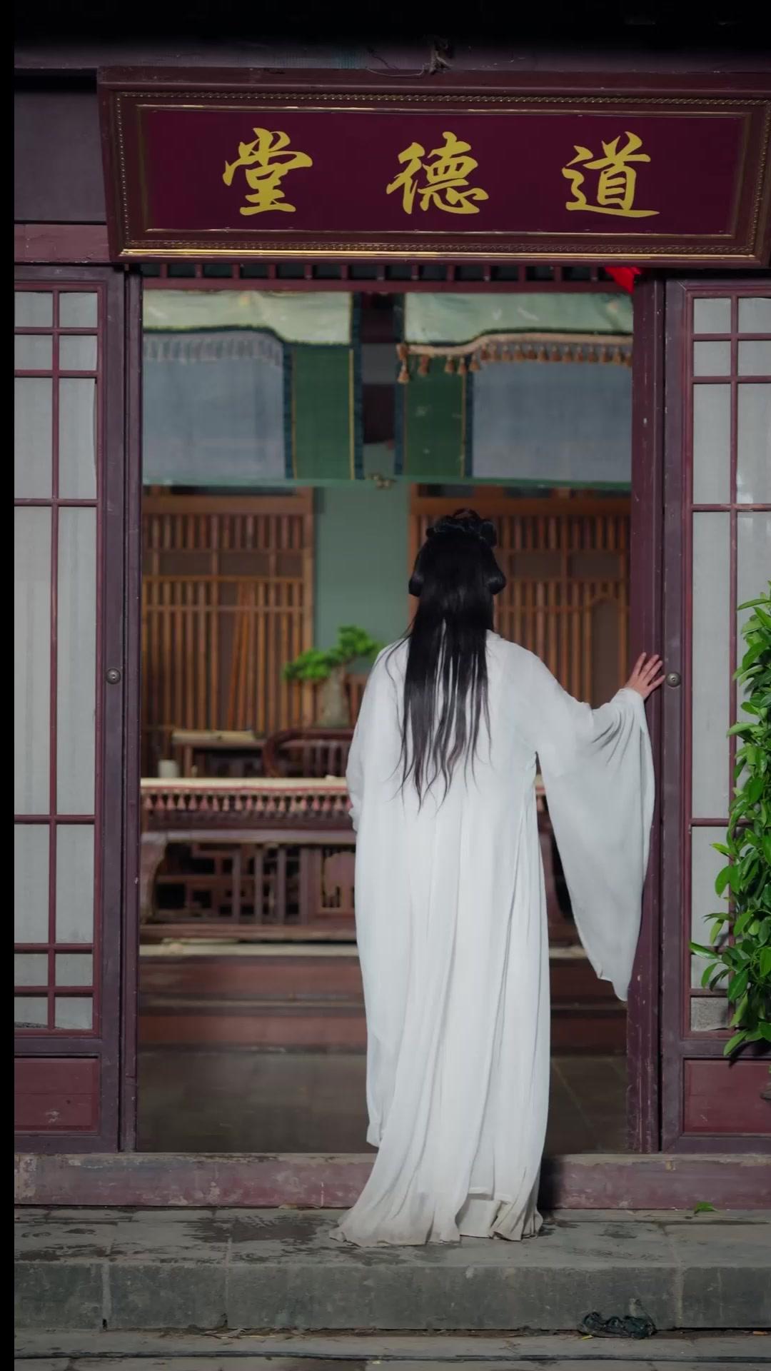 LA CALAMITÉ DE LA FEMME FATALE