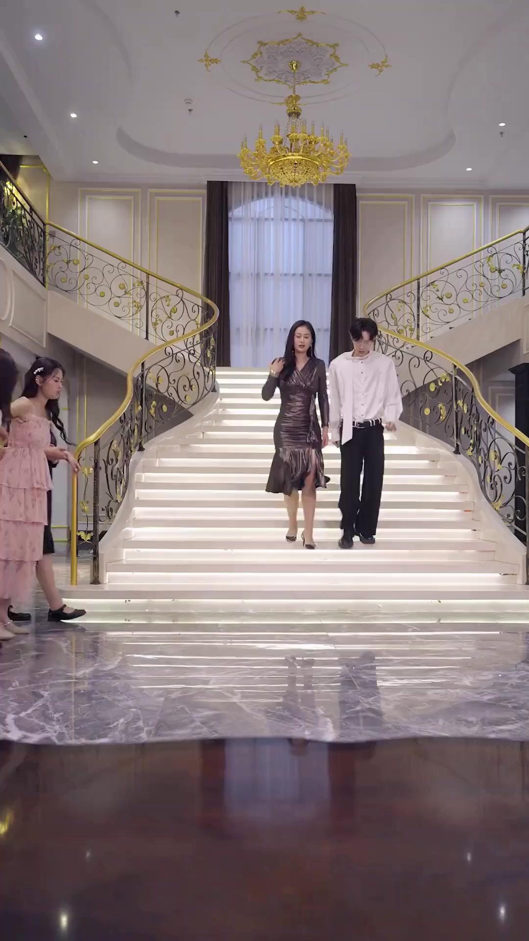 (吹き替え) ～超エリート家族では～何もしないが最適解