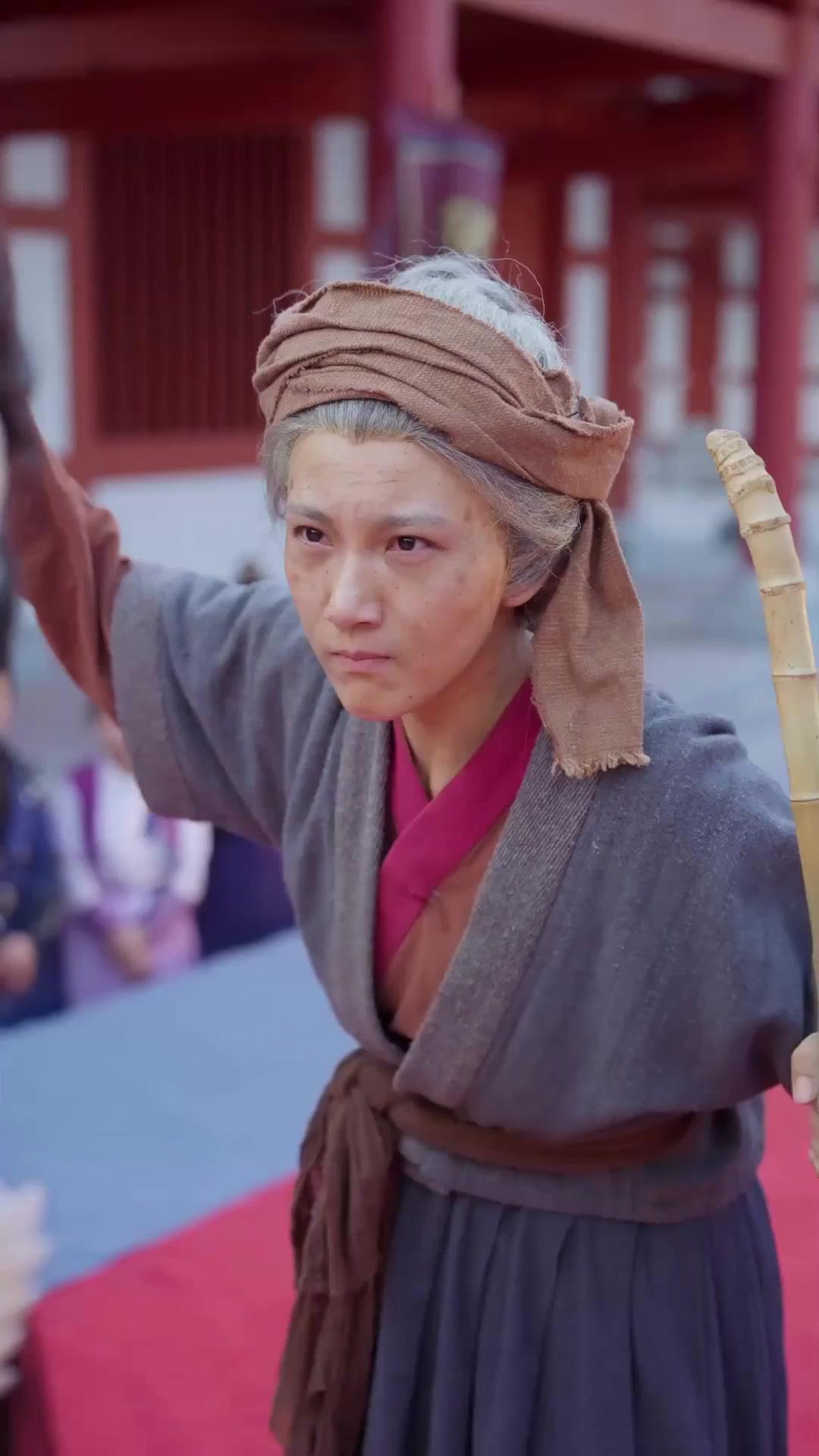  Dari Buangan Menjadi Naga