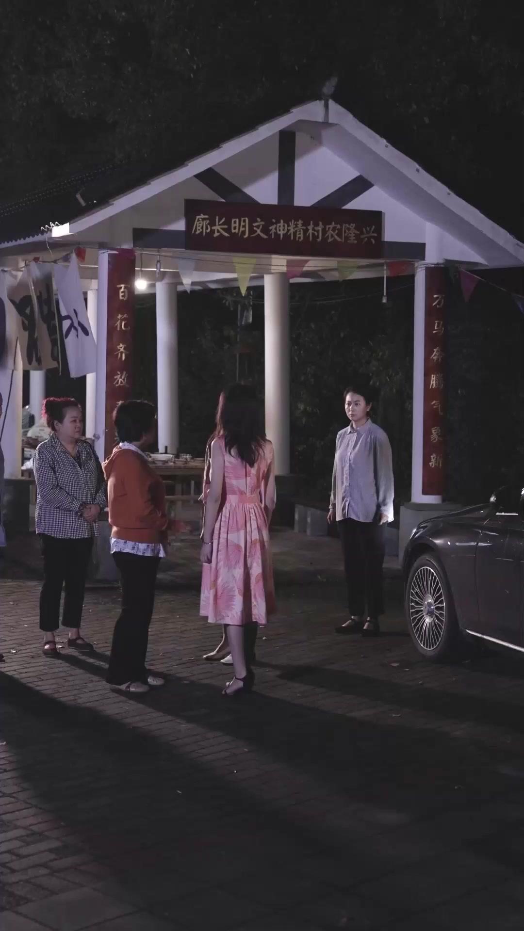 Nona Direktur yang Asli dan Palsu