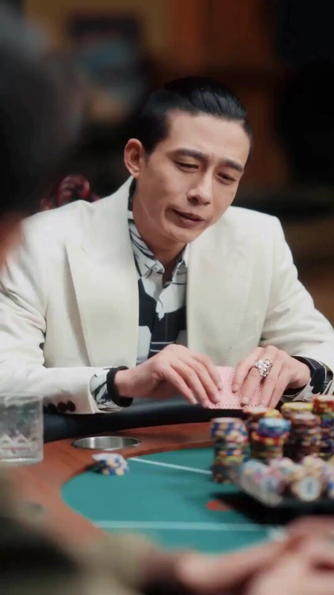 (Dubbed) This Chef? He's Gamble King!