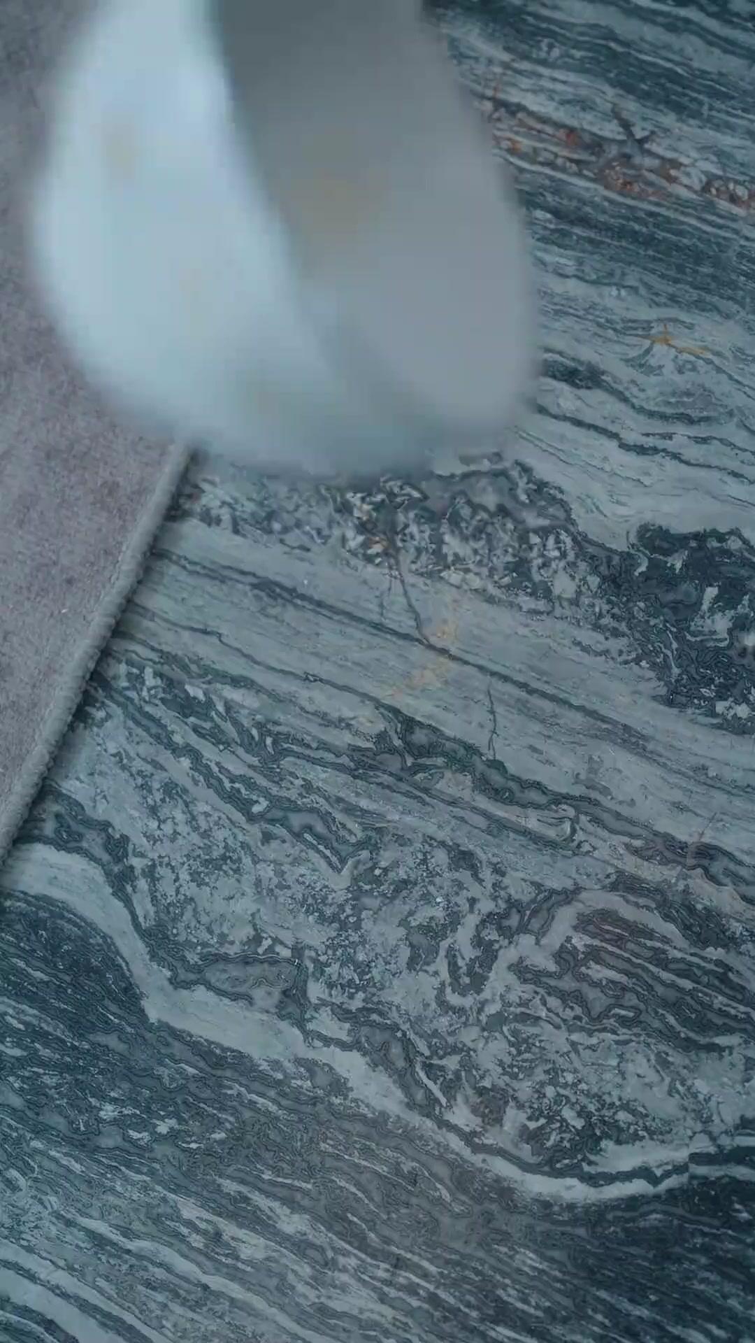 一夜の過ちから始まる悲恋