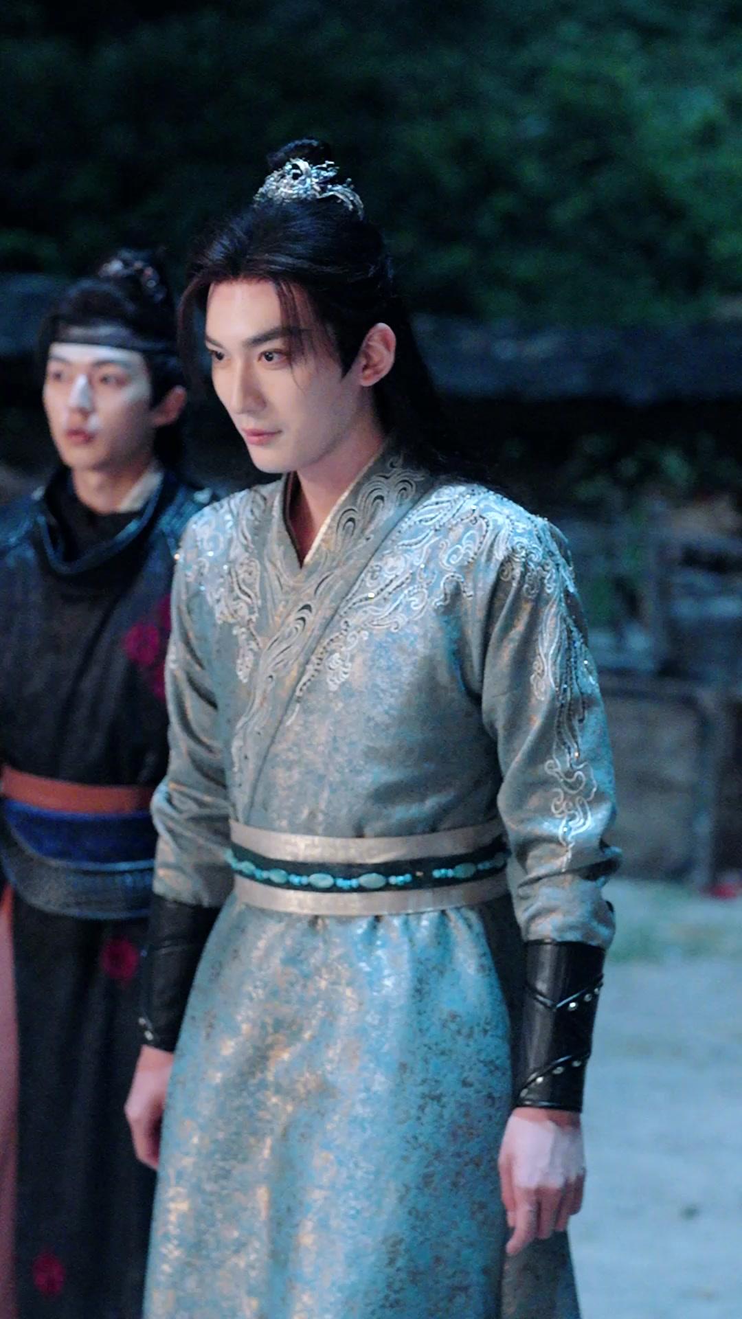 SOUS L'ENNEMIE, VERS L'AMOUR