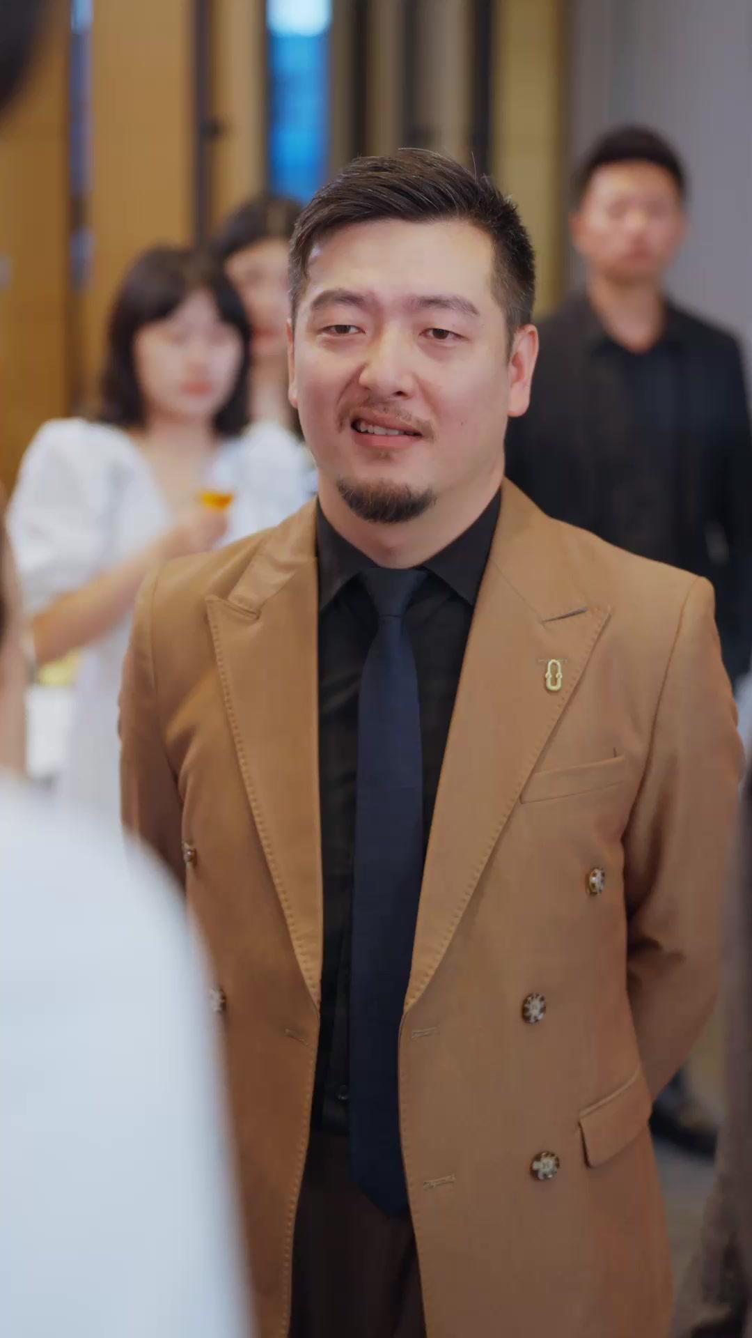 Nama Saya, Bos Akhir