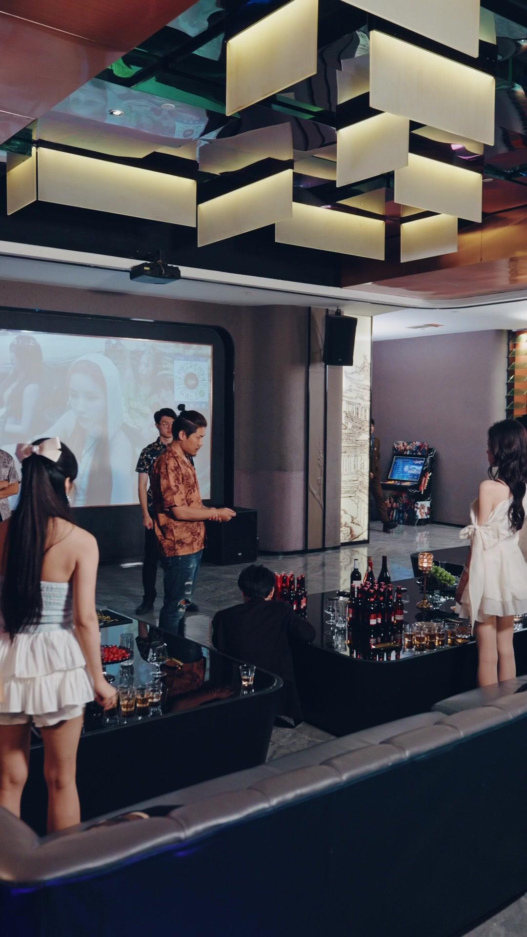 LE MAÎTRE DESCEND : JAMAIS GENDRE SOUMIS