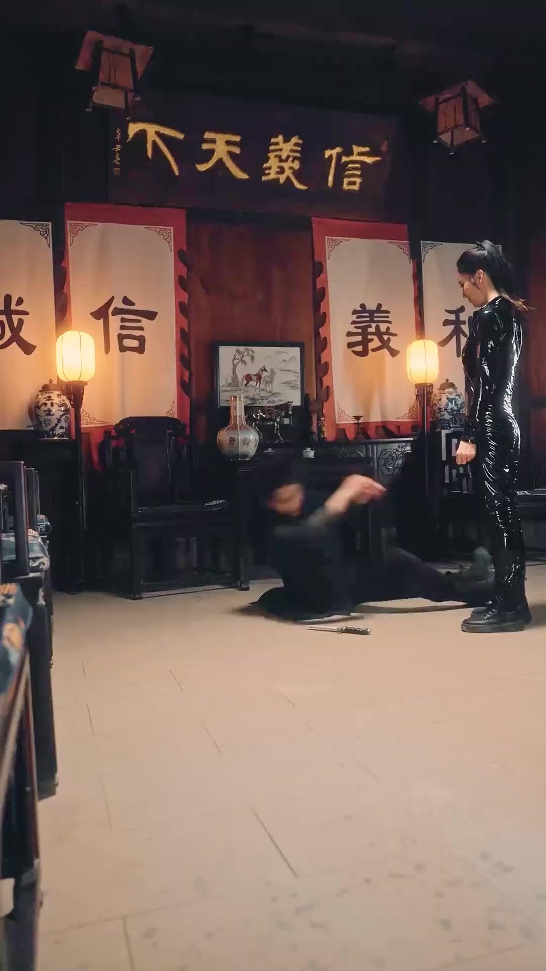 (Sulih suara)Tukang Sapu,Penguasa Arena