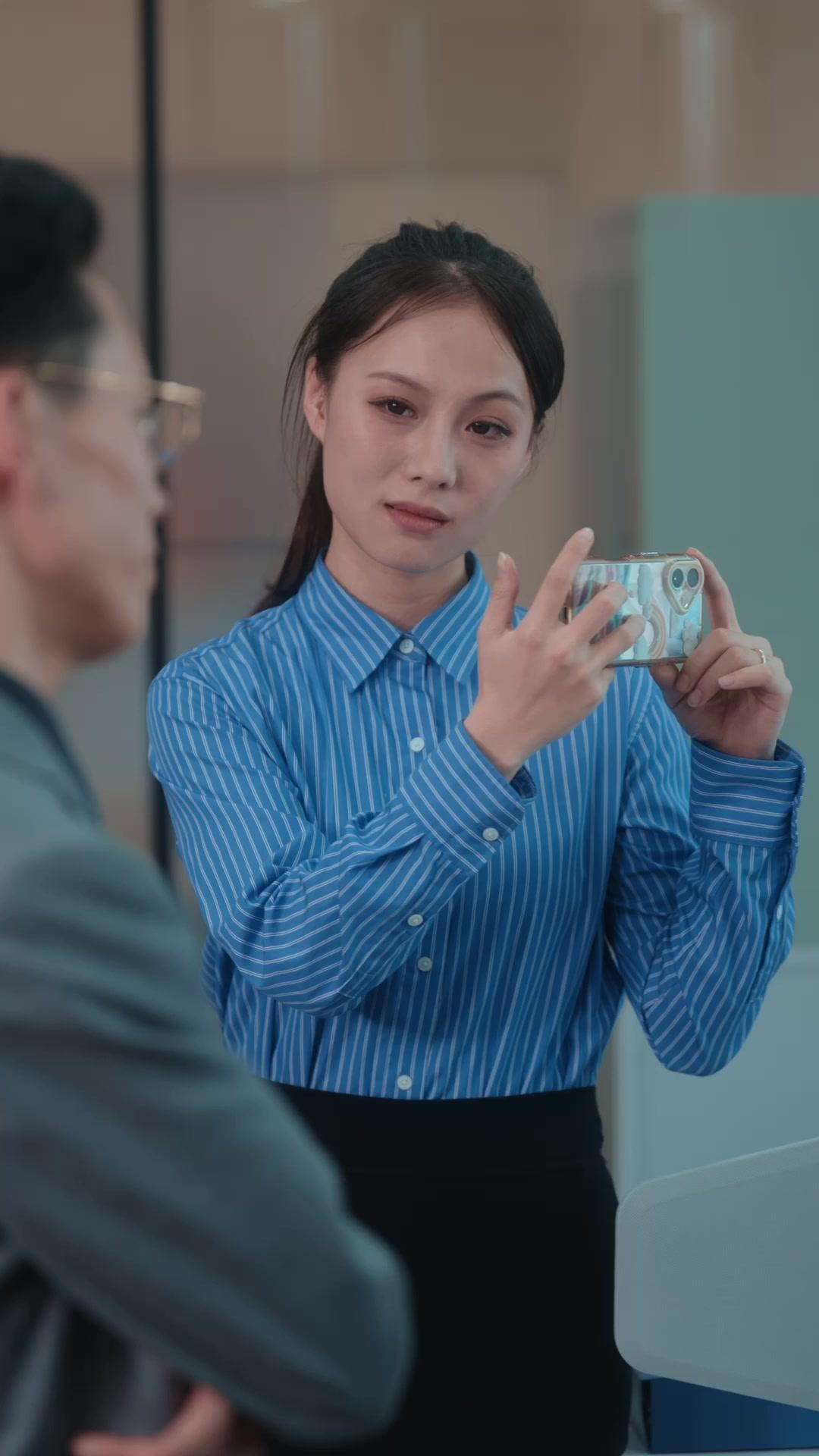 Satu Atap, Dua Kisah Cinta