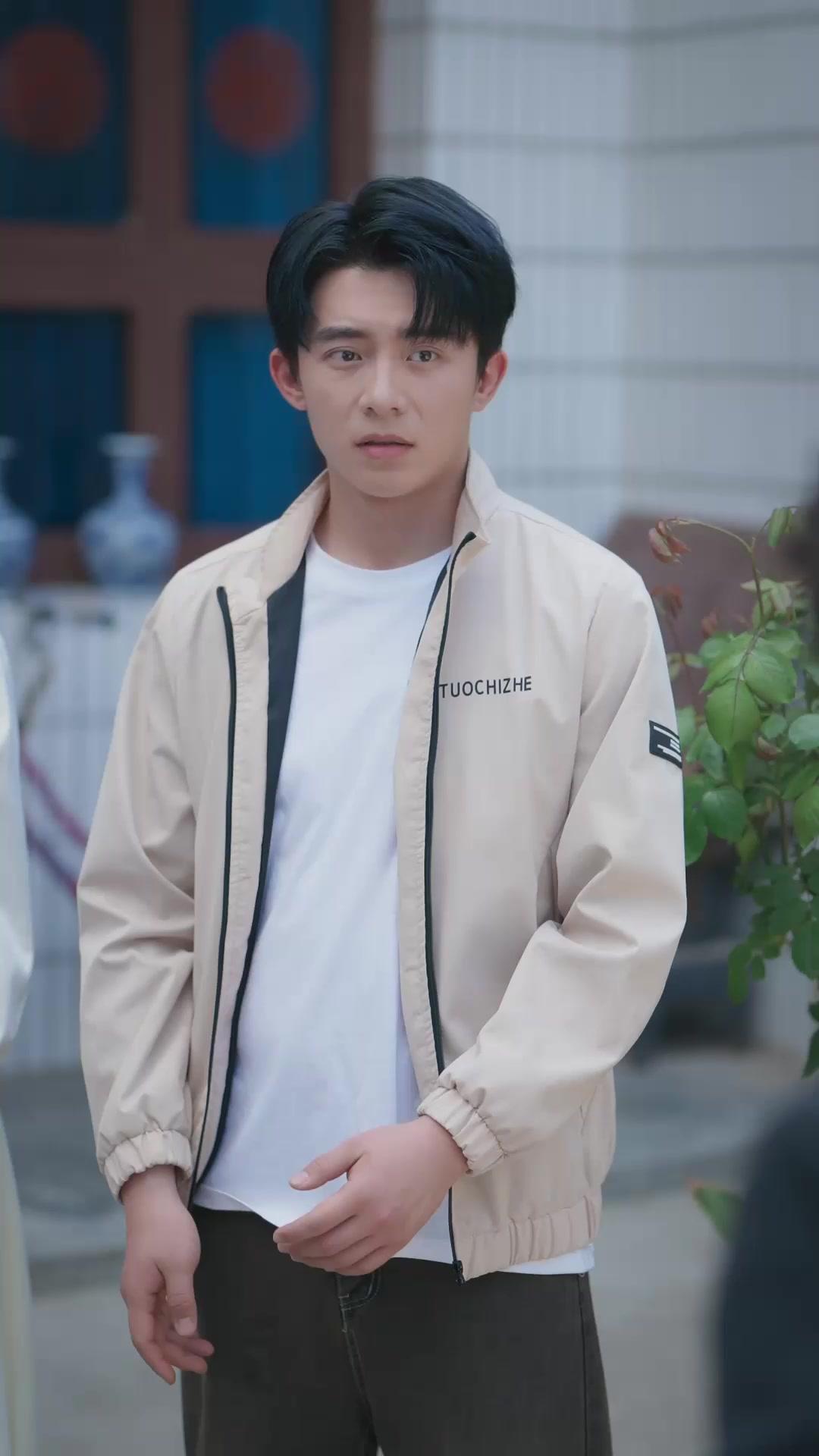 Jutawan Lari, Kekasih Ganti​