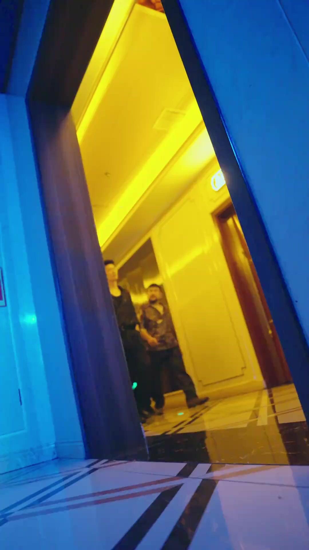 Ihretwegen verfallen