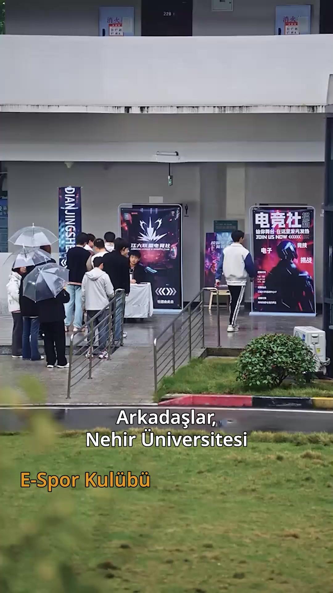 Önce Beyaz Ay, Şimdi Okul Güzeli