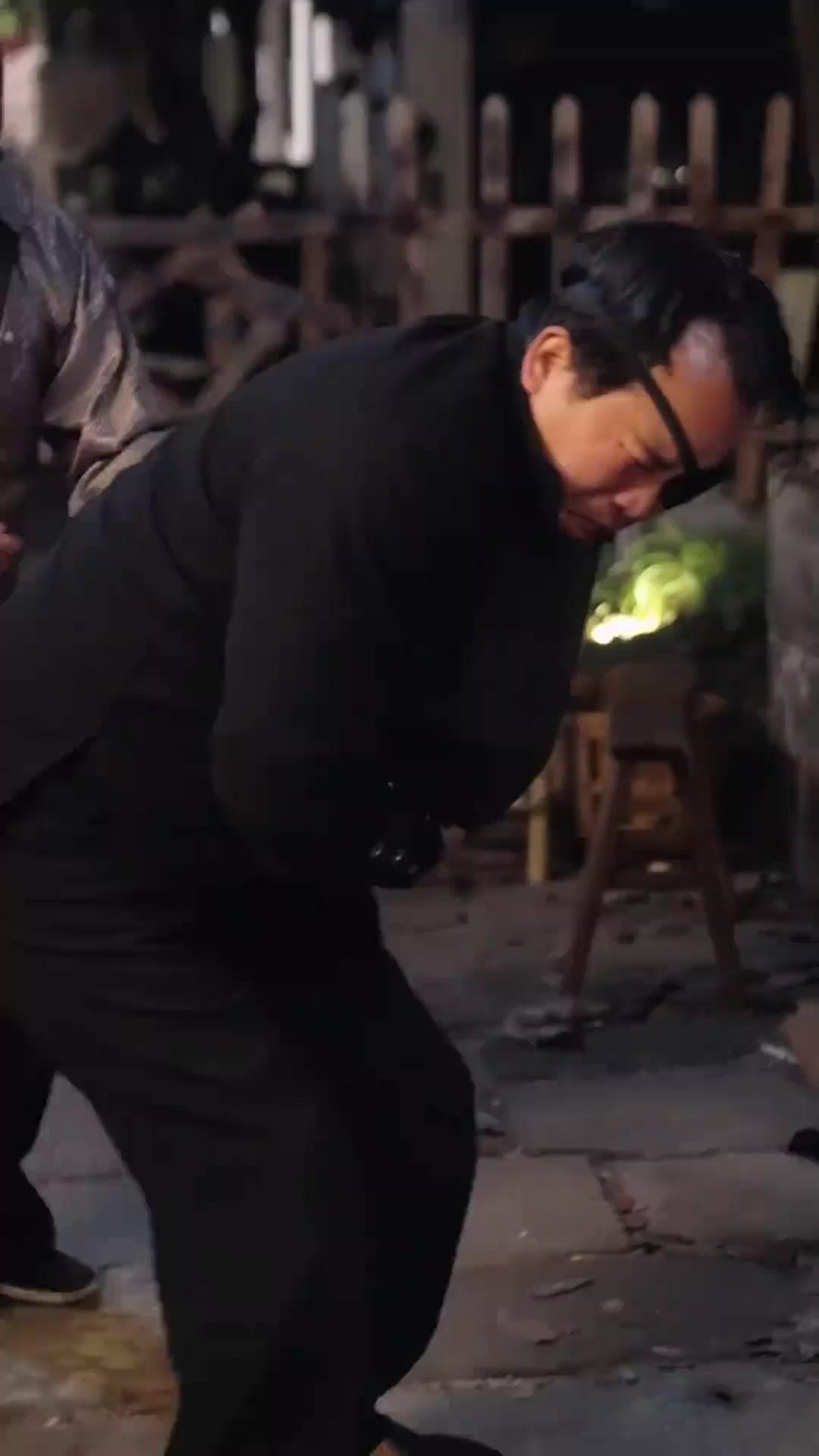 검은 태양 아래