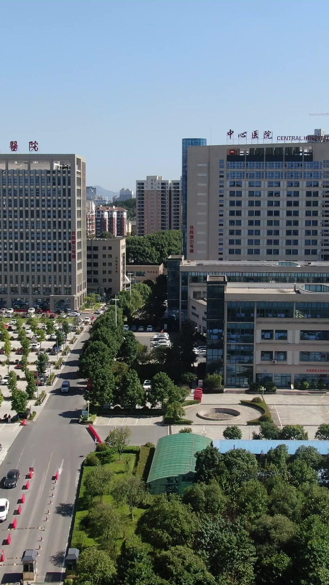 Entre promesas y secretos