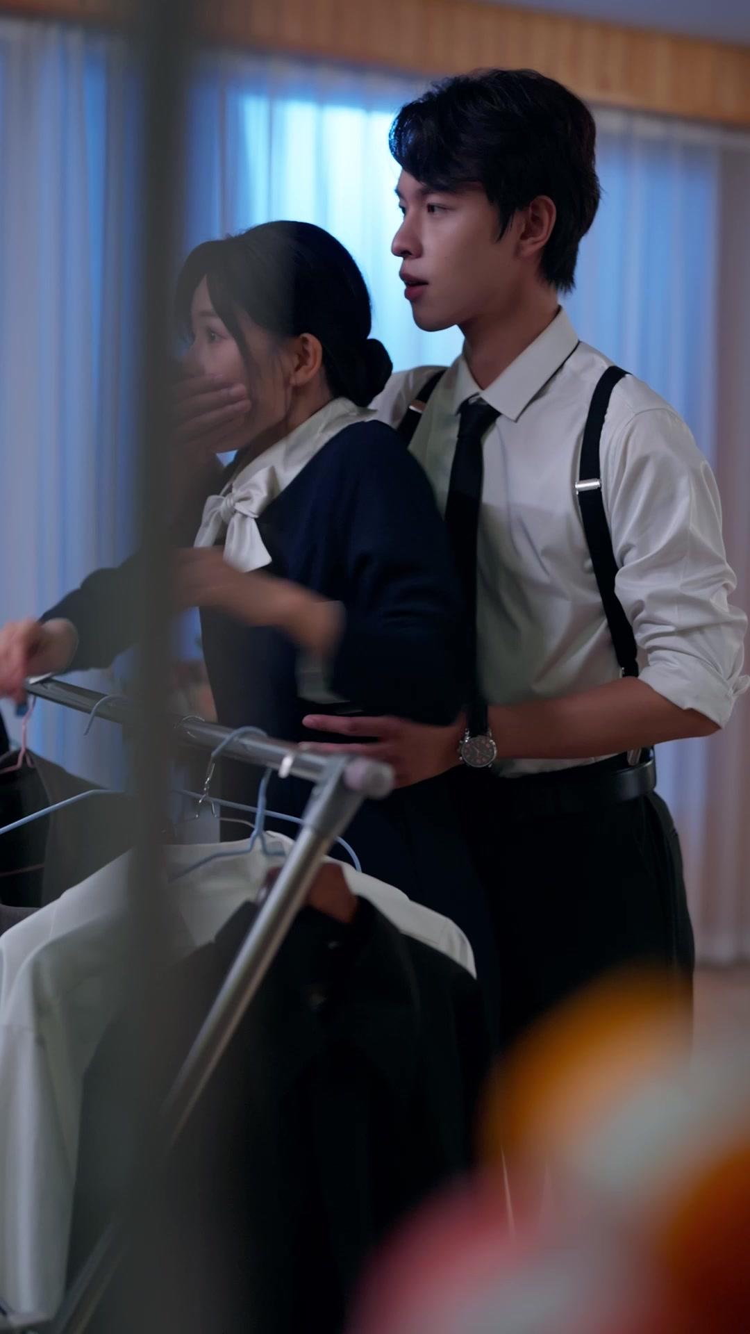 Dusta Terbongkar, Cinta Bermahkota