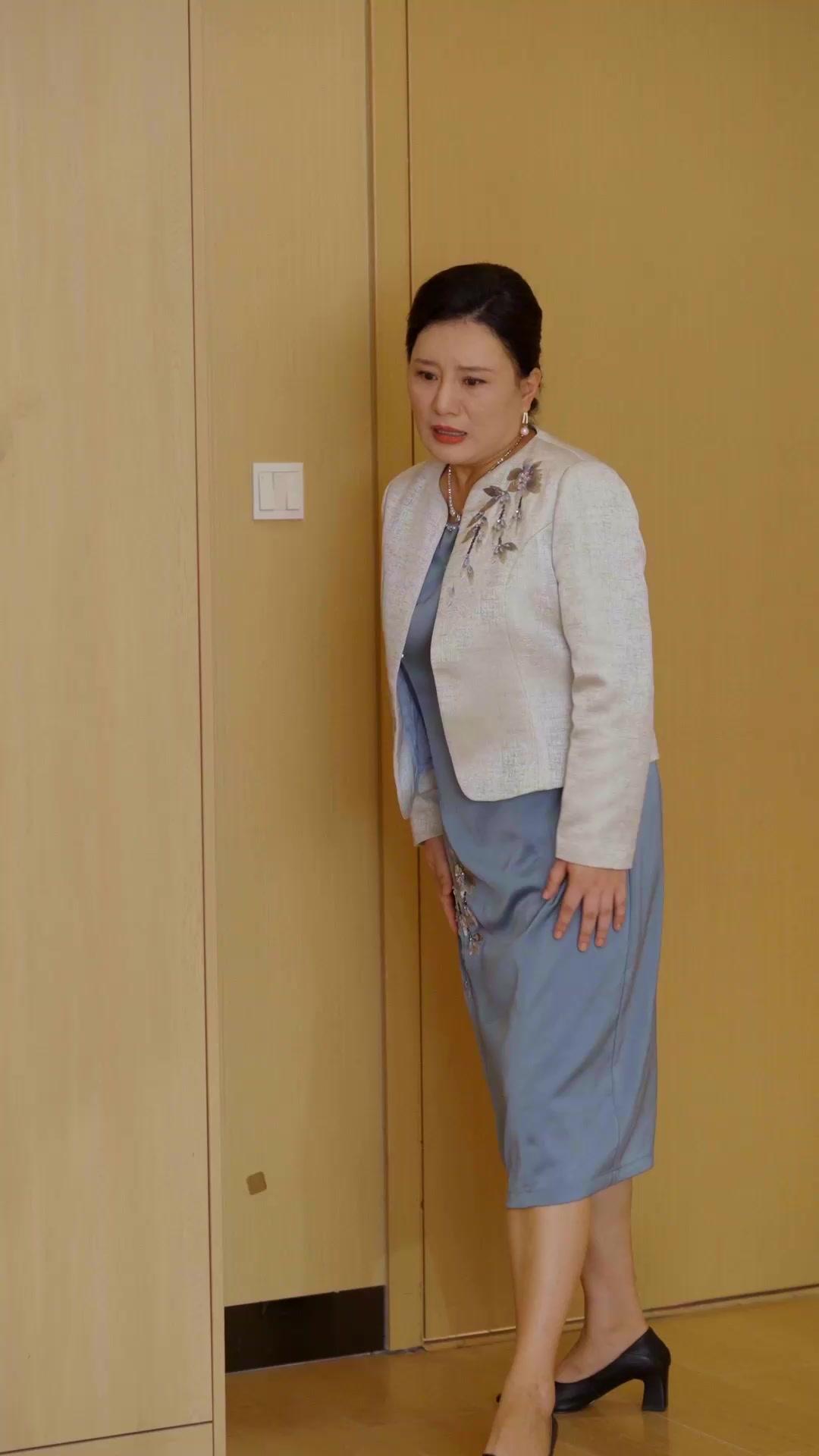 L'ÉTREINTE ET L'ADIEU