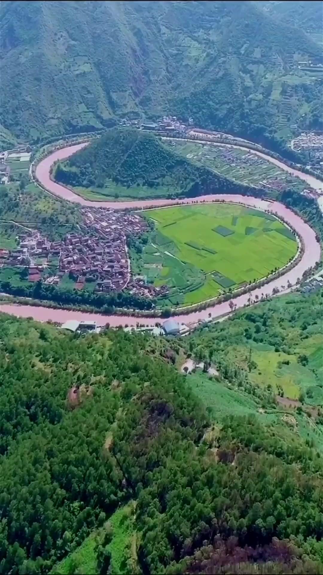 (Doblado) Rocío, jefa y mamá por accidente