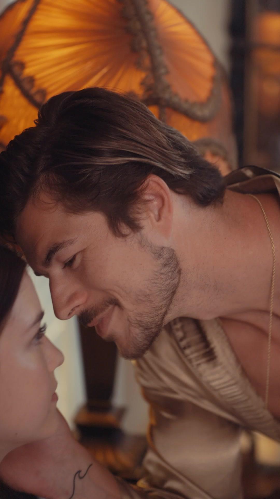 Pregnant with Billionaire's Twins, Love Begins