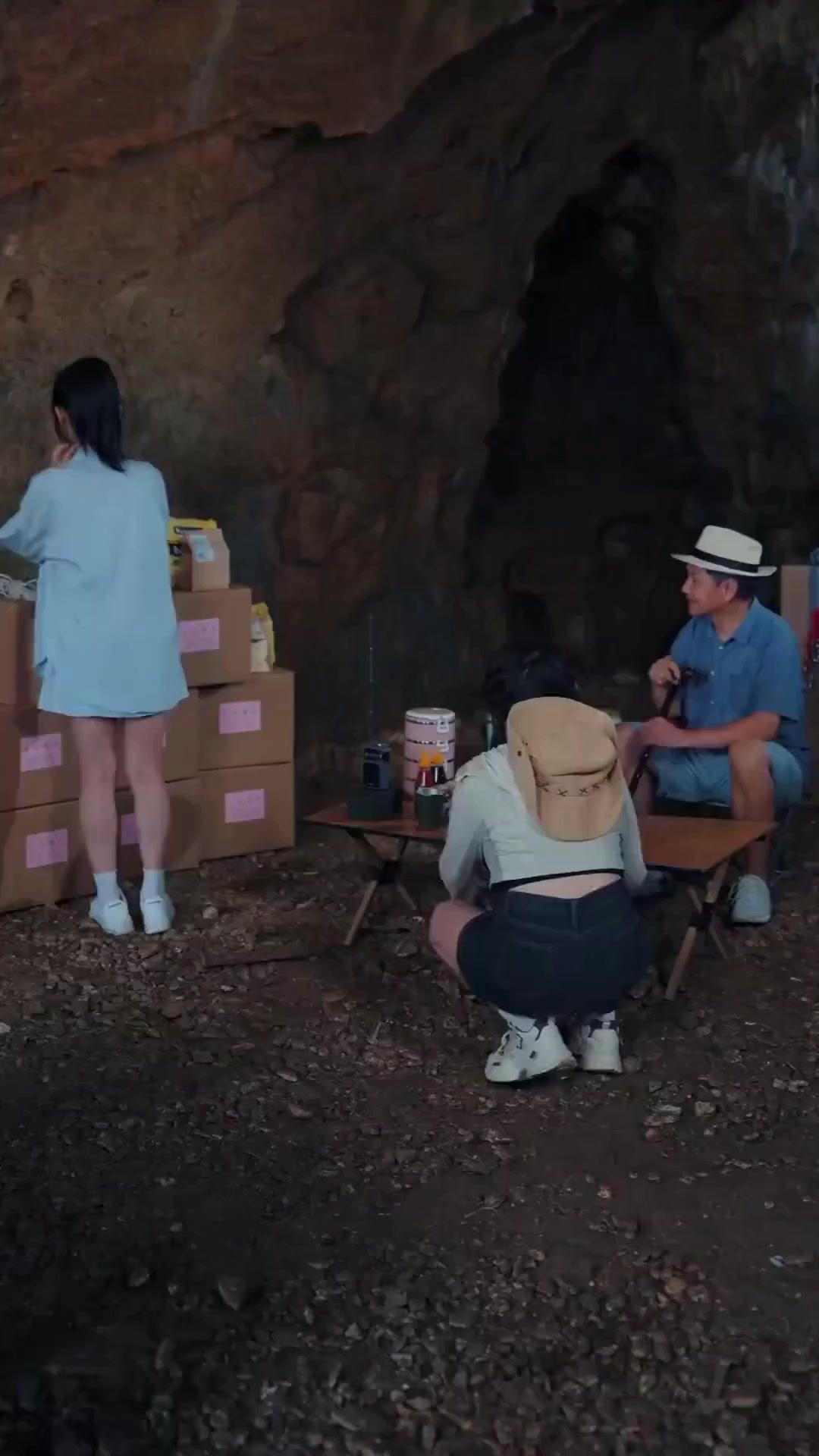 (Doublage) COUREZ ! LE MÉGA-REQUIN APPROCHE !