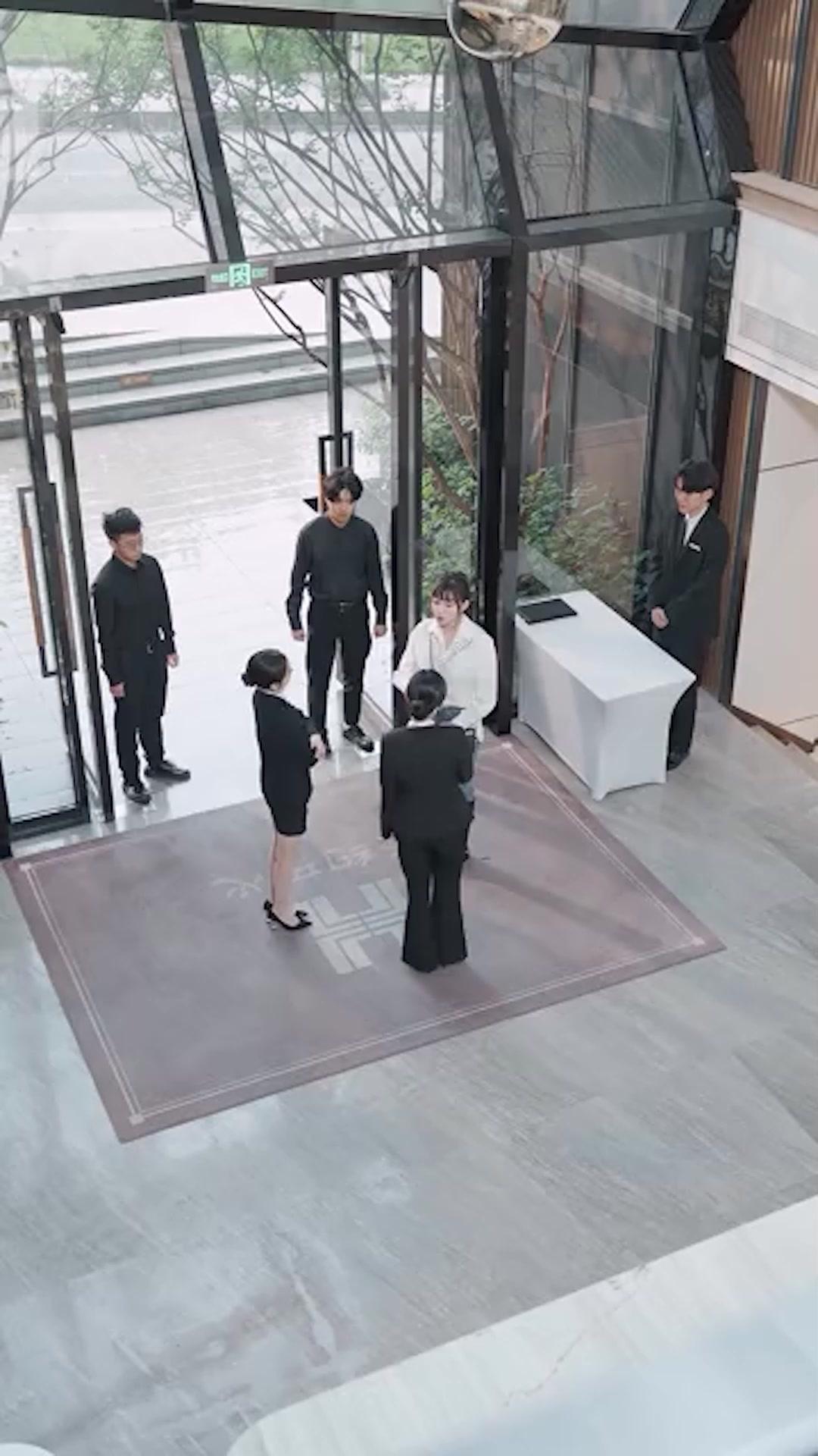 الزوجة الجميلة الغنية و الزواج السريع