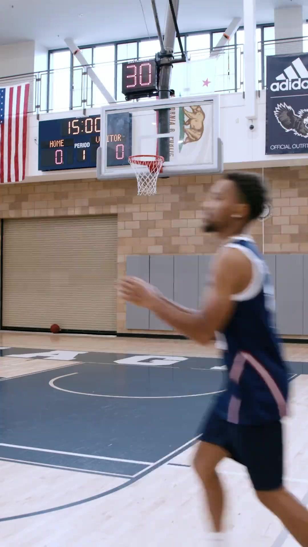 (Doblado) El dios regresó al juego