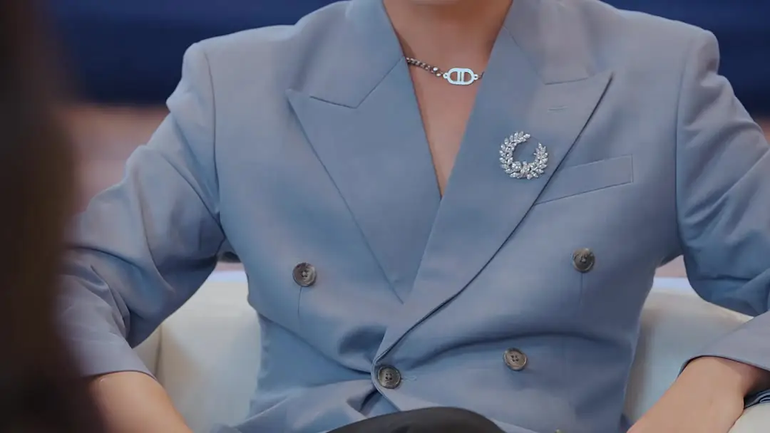 หัวใจถูกรุกล้ำ เมื่อจ้าวเหยียนและเฉินอี้เหวินเผชิญหน้าในคืนที่เต็มไปด้วยไพ่และแอลกอฮอล์