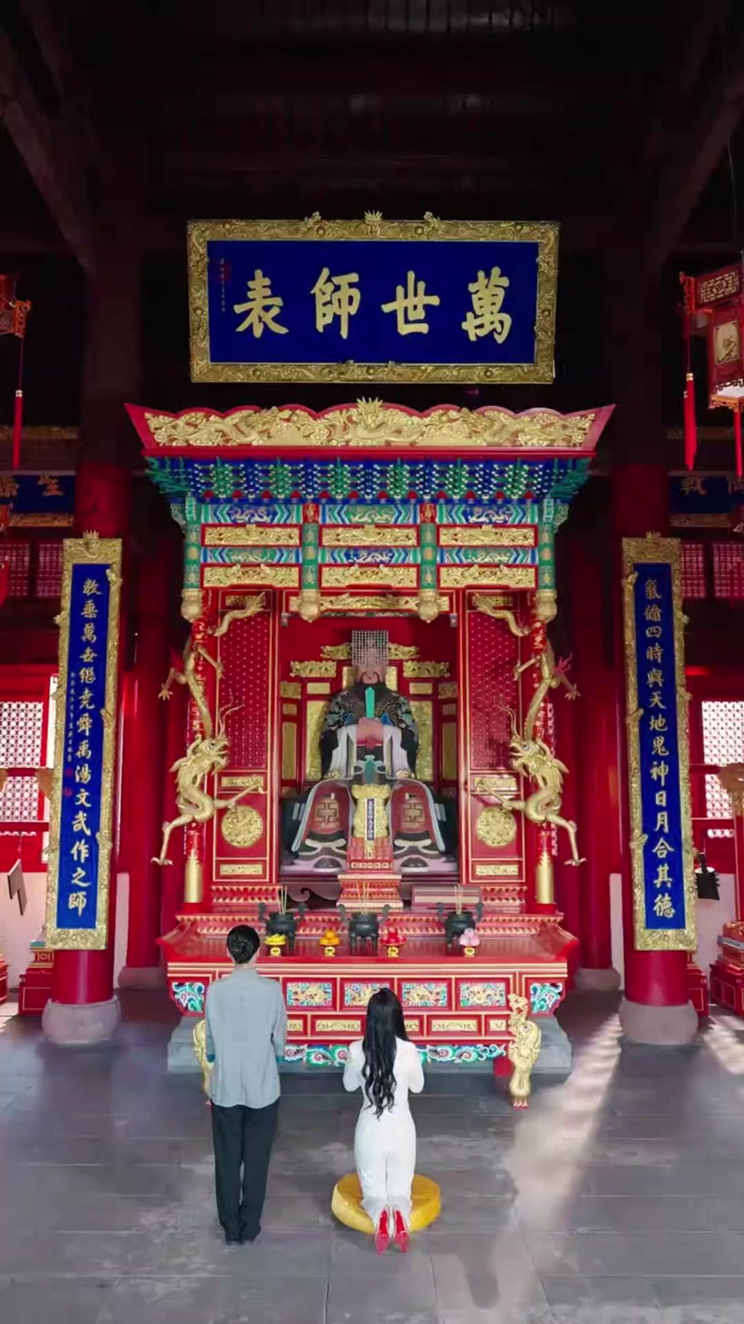 Dua Dunia: Dendam Dan Cinta