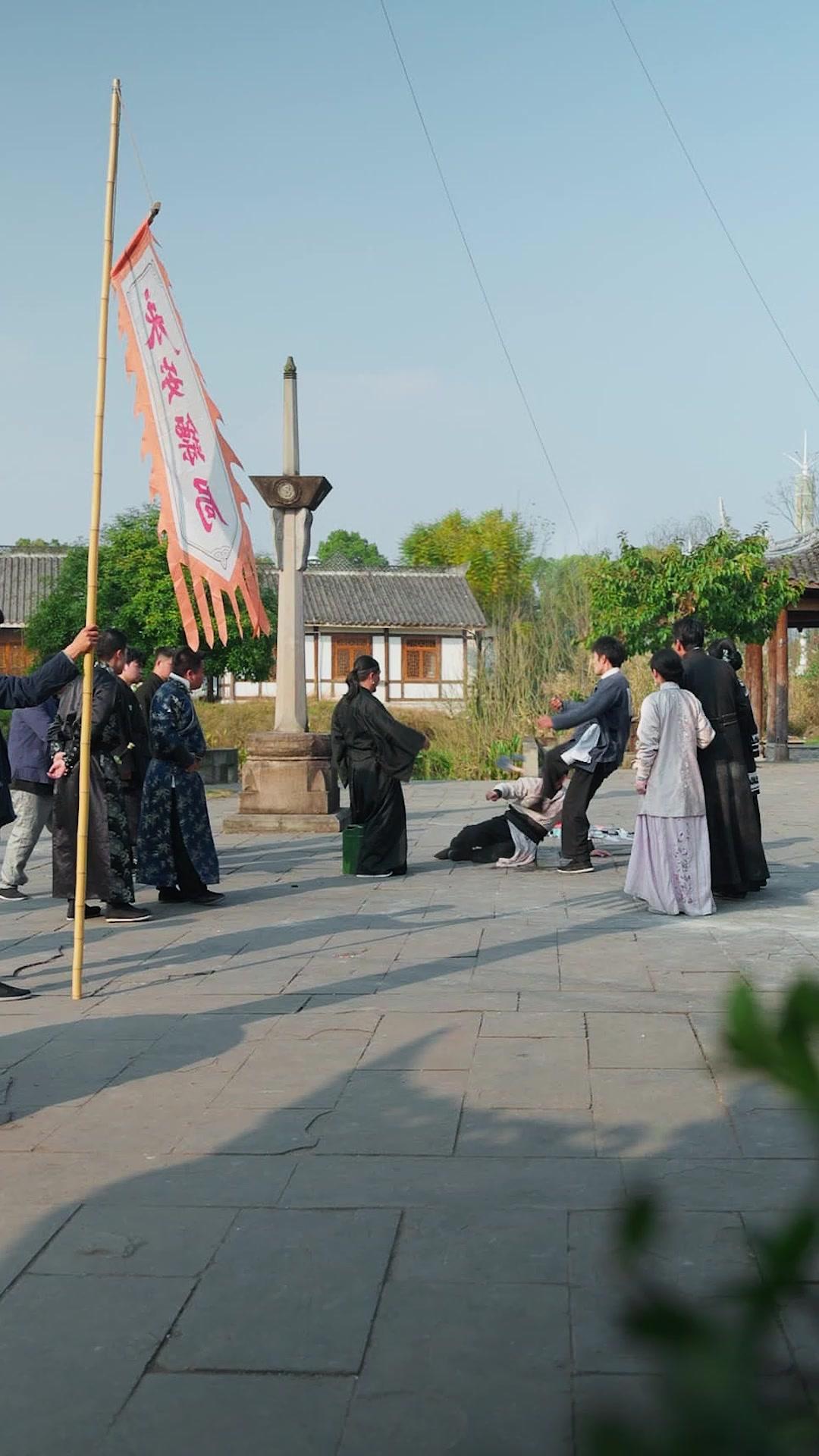 Mocked Driver, Hidden King