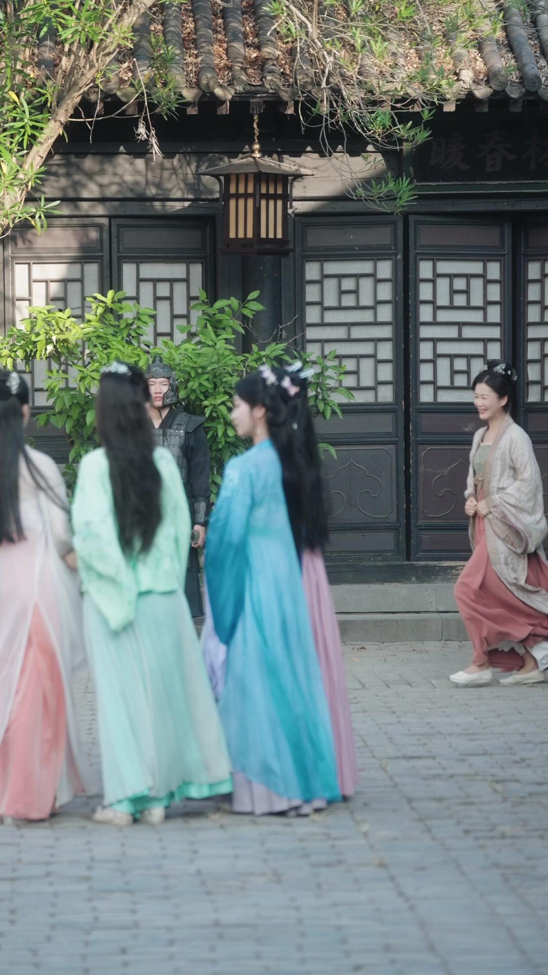 Balik Masa Lalu, Nikahi Kaisar Cantik!