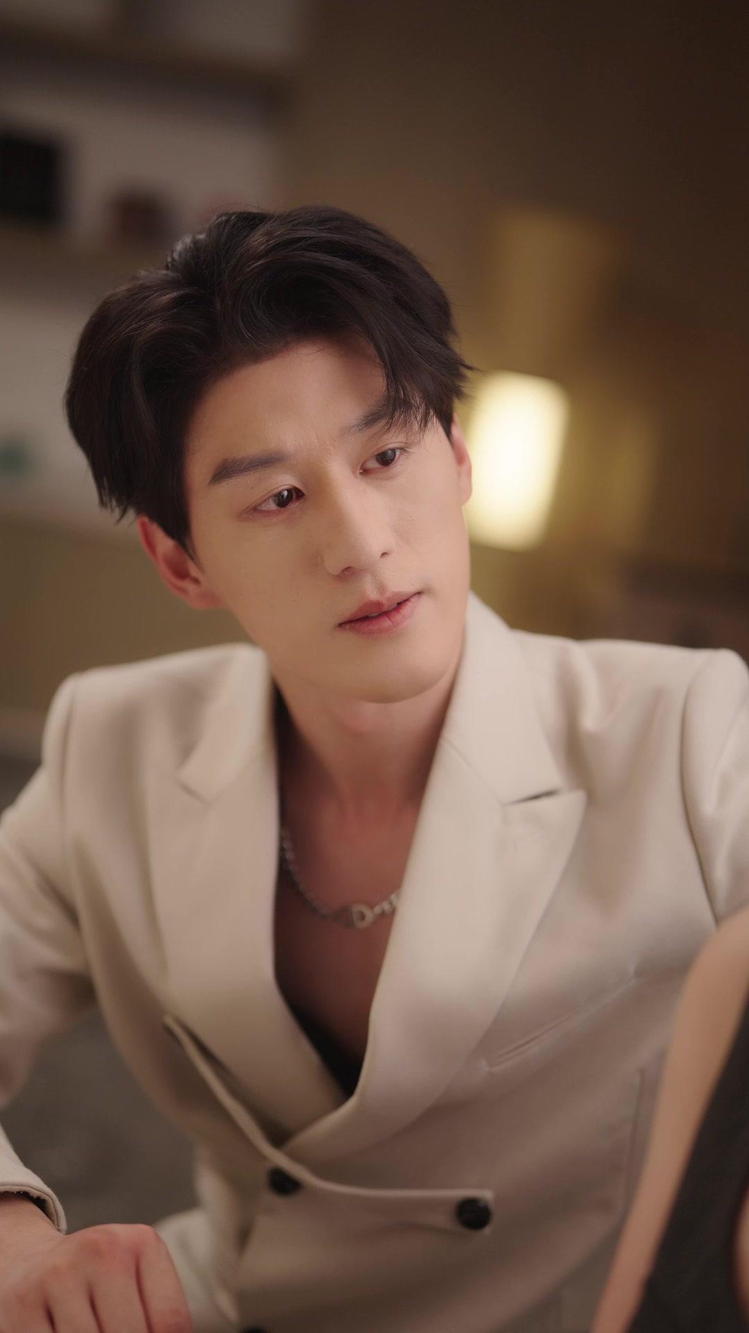 The Billionaire Disguises to Claim Me?