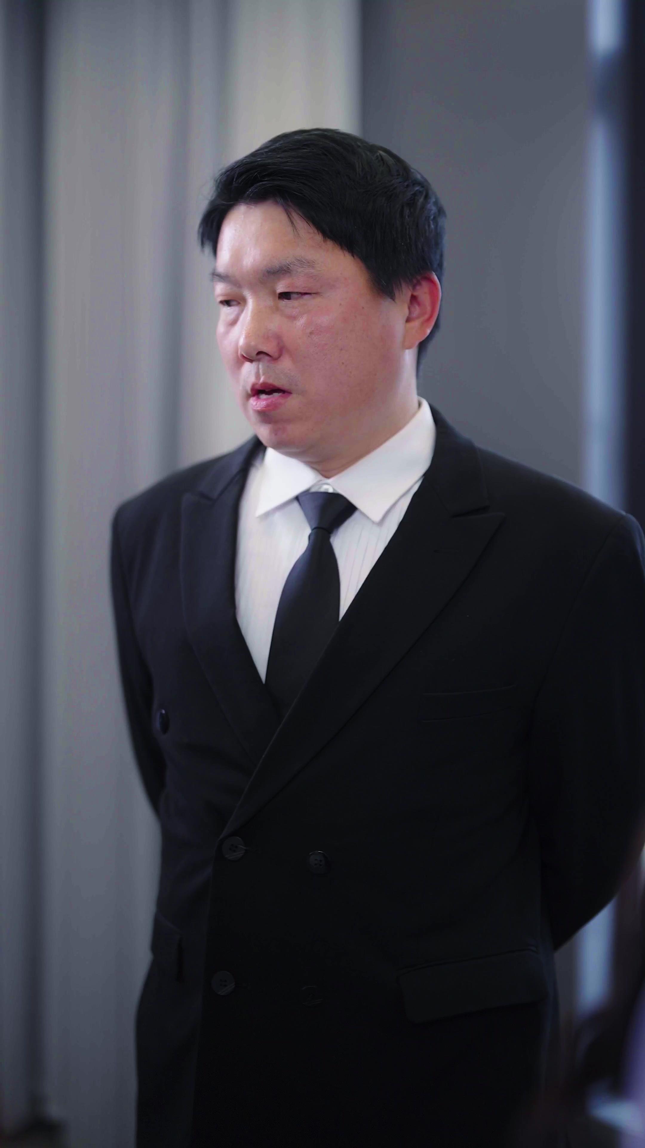 Contract? Oops, I’m in Love!