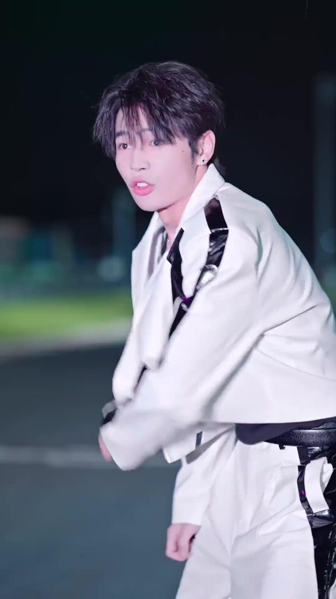 My Cold Fake Bride is an Assassin!