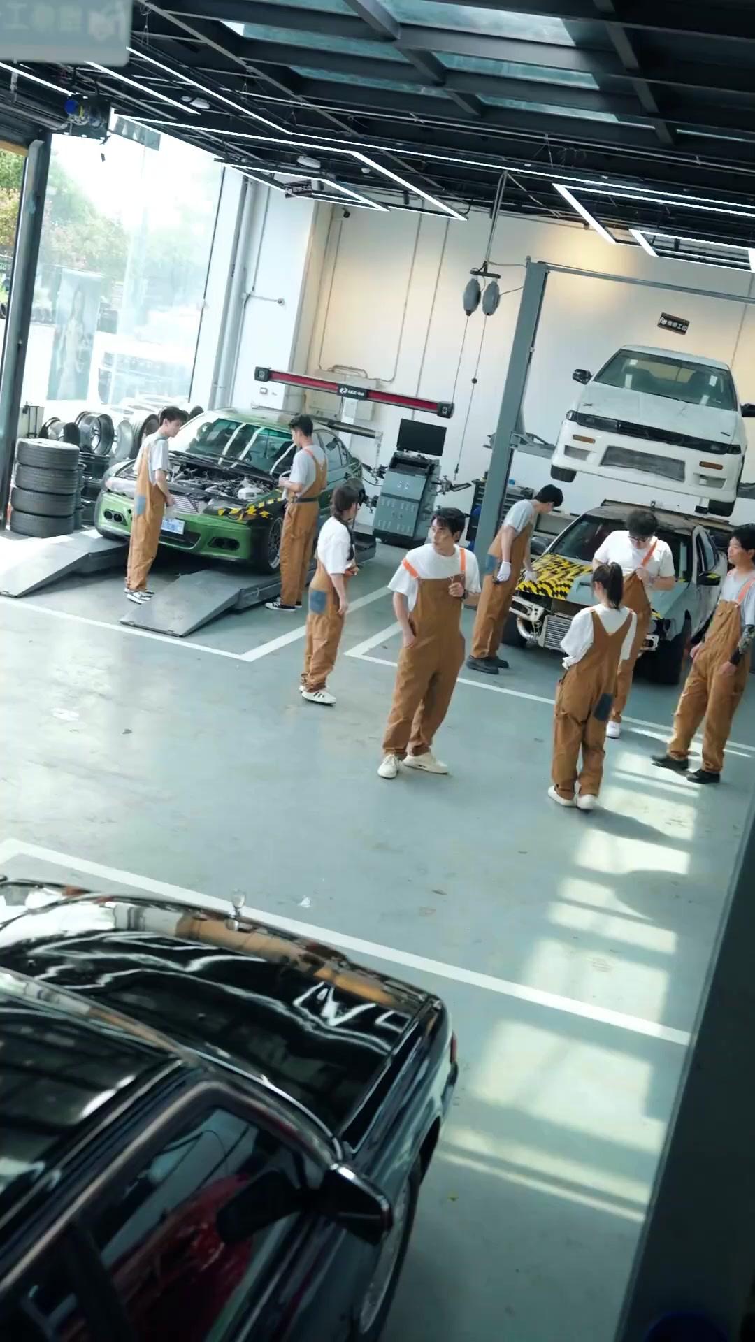 (Doblado)Derrapando con el mecánico