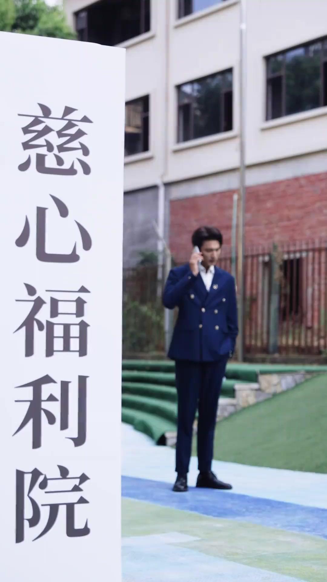 Wanita Misterius Bertopeng