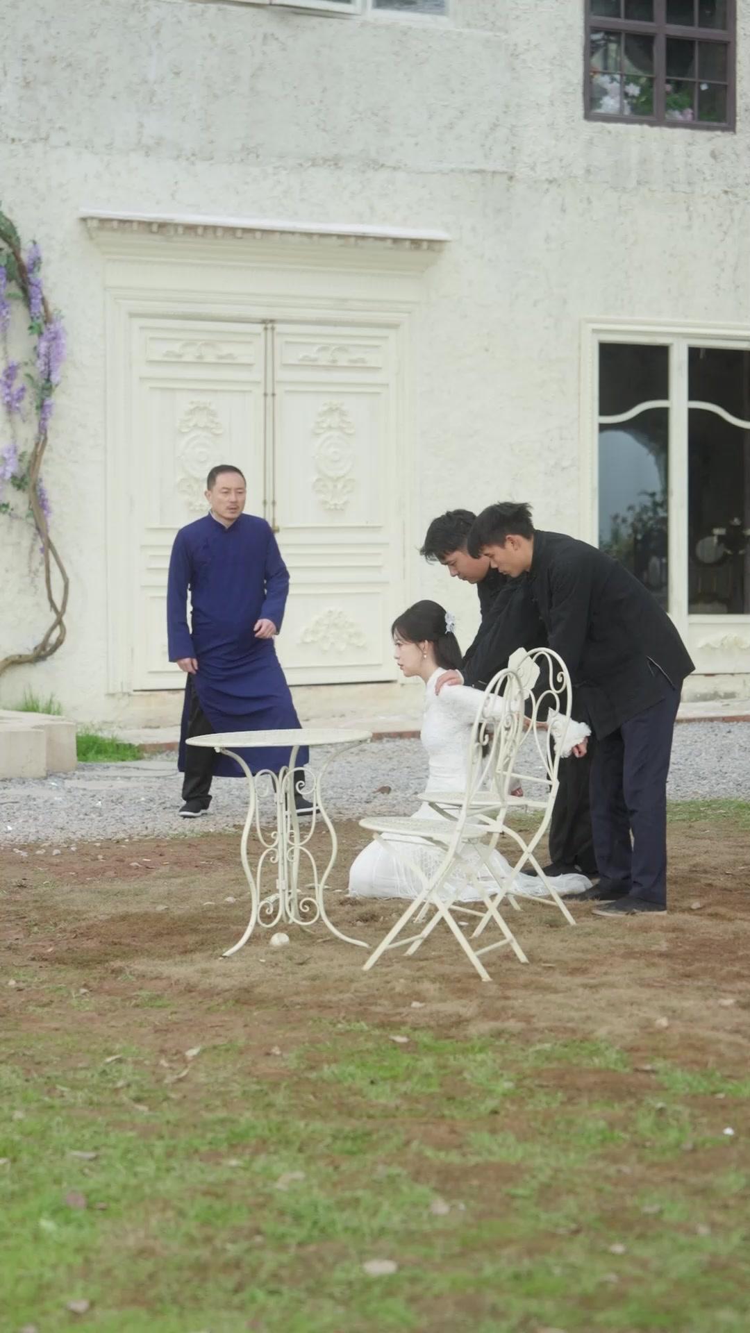 Entre cenizas, volvió por ella