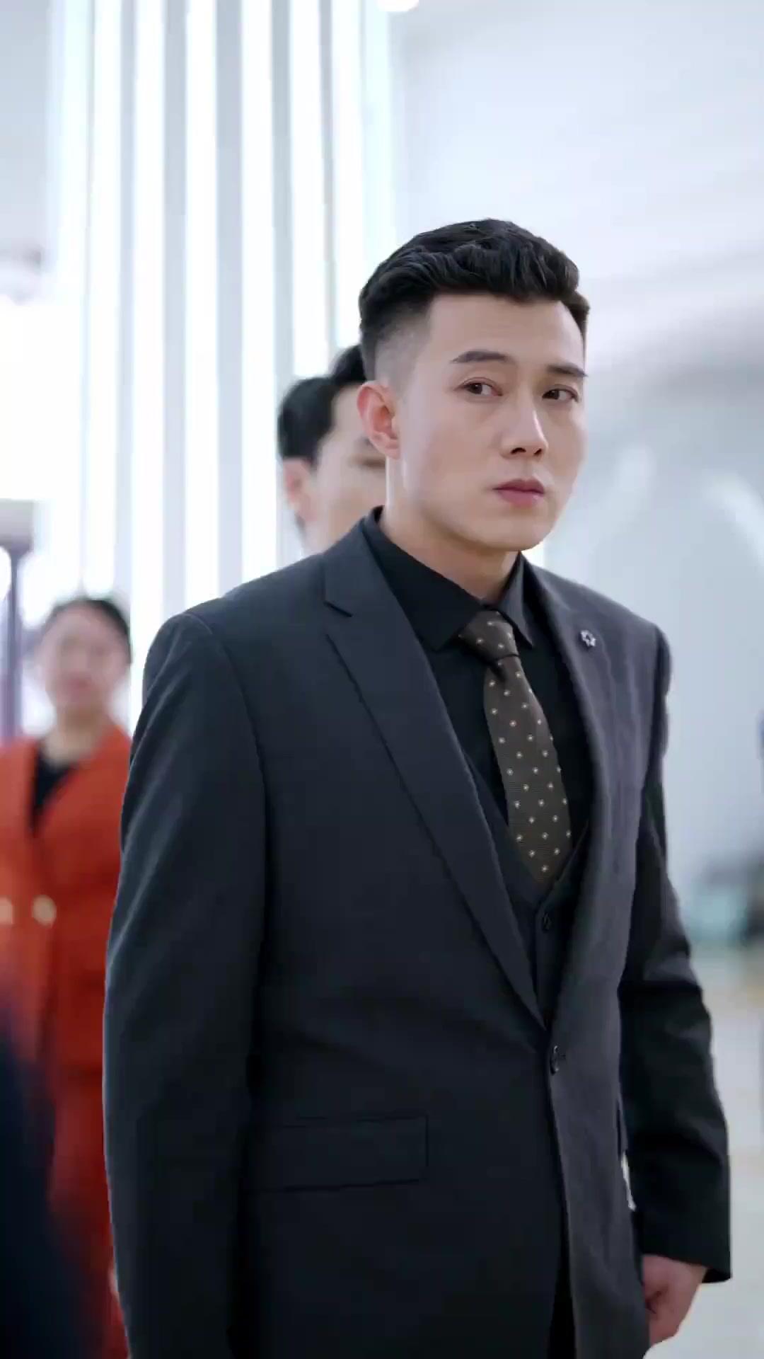 ลำนำรักเหมันต์, มนตร์รักโรงแรมหรู