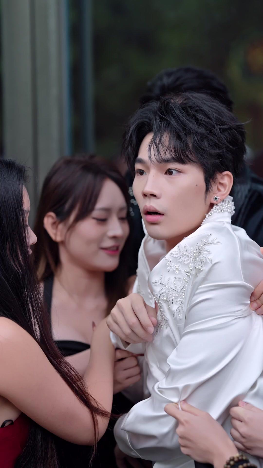 江少，夫人她超能打