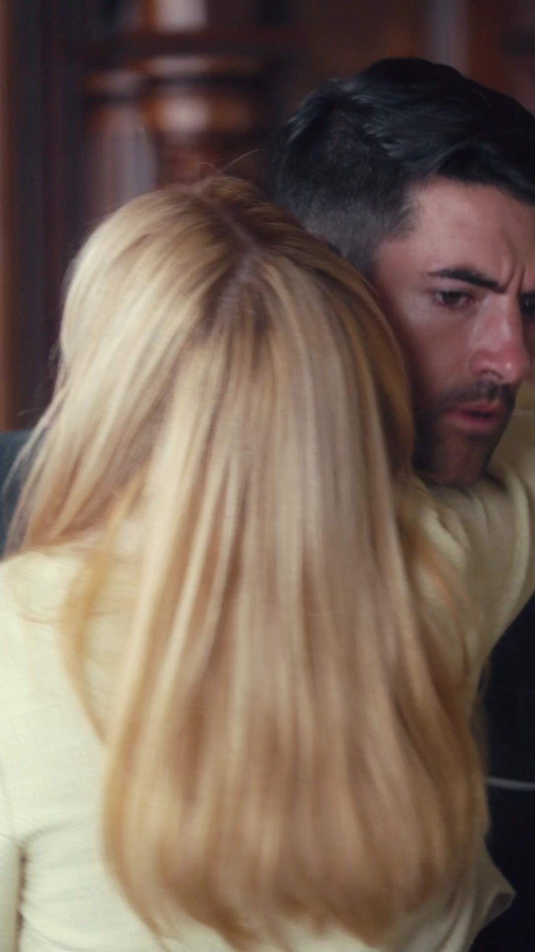 After Switched Fiancé, I Married a Mafia Boss