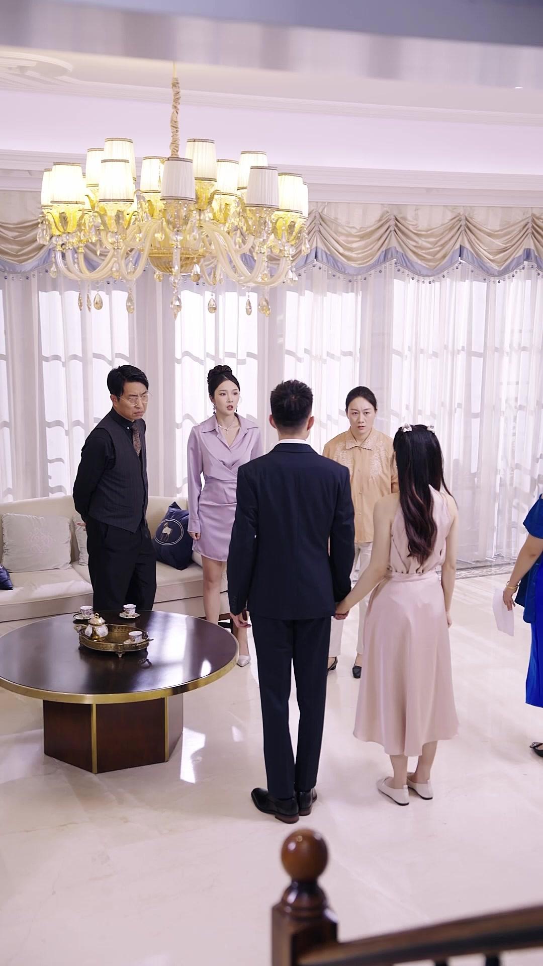 Clingy CEO Won't Let Me Go