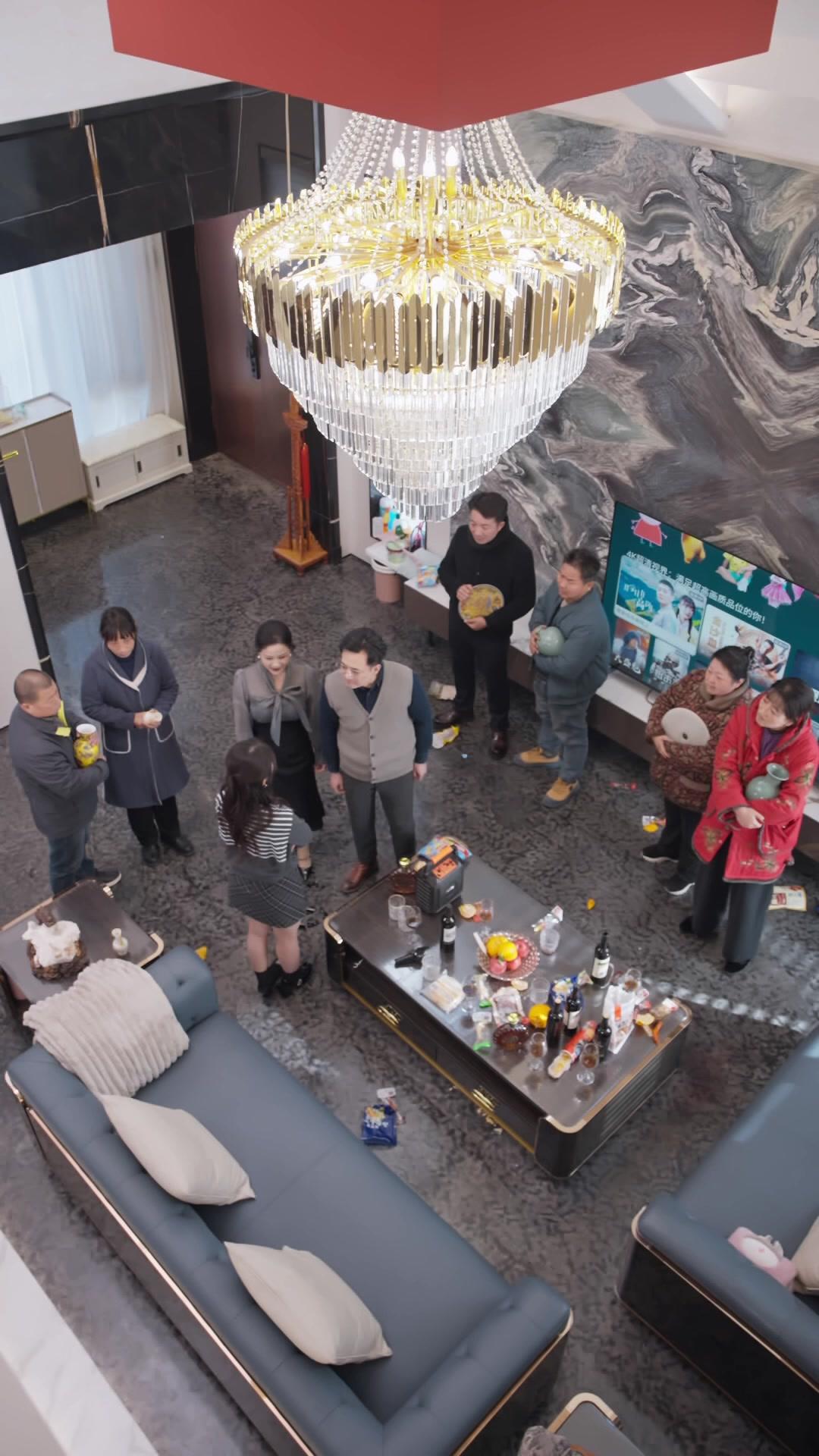 Topeng Palsu Keluarga