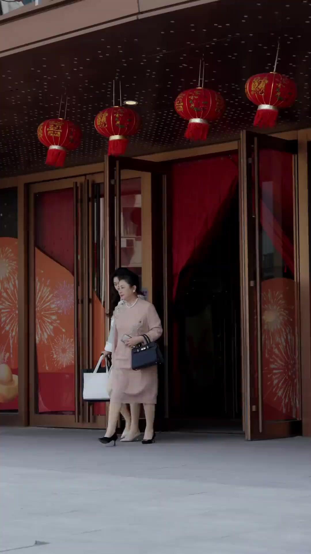 Istriku Jadi Pengganti