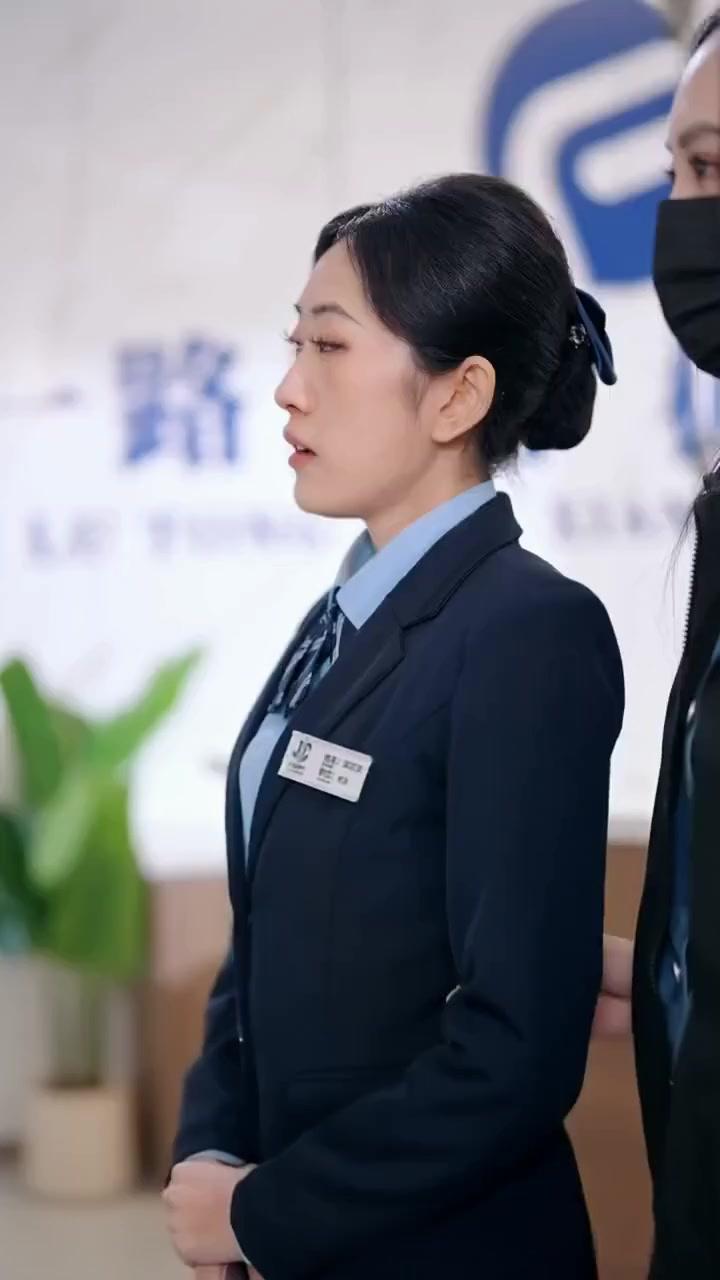 窓口越しの運命の交差点