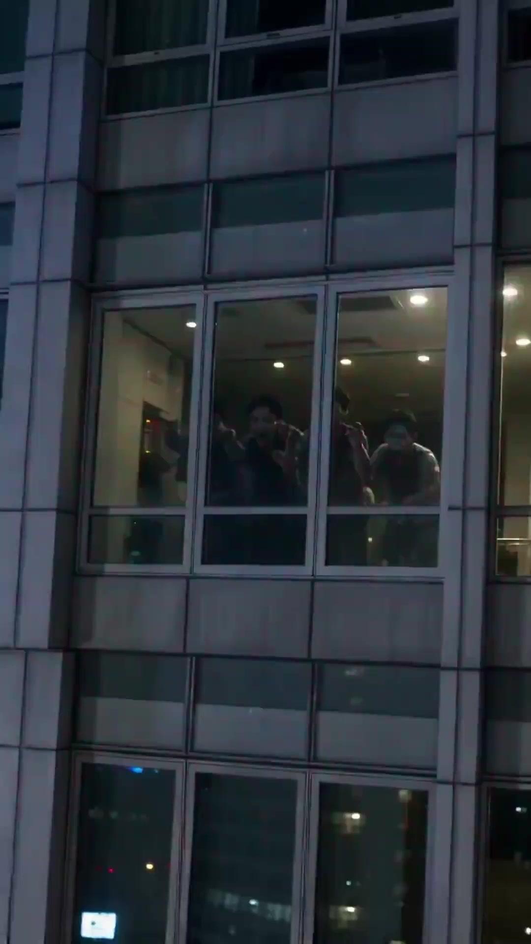 Terjebak Di Dunia Zombie