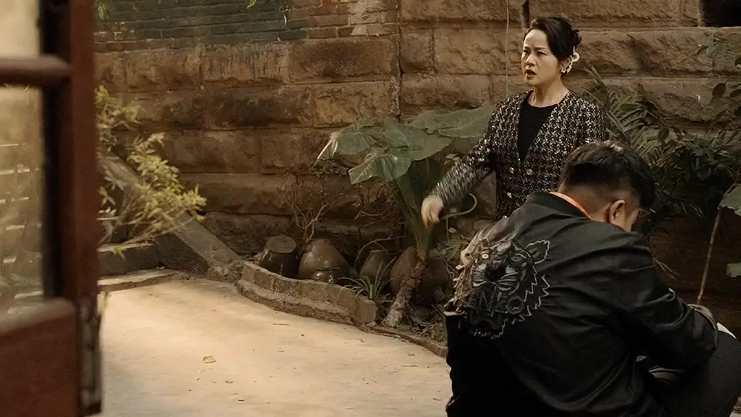 When Mom Points, the World Trembles