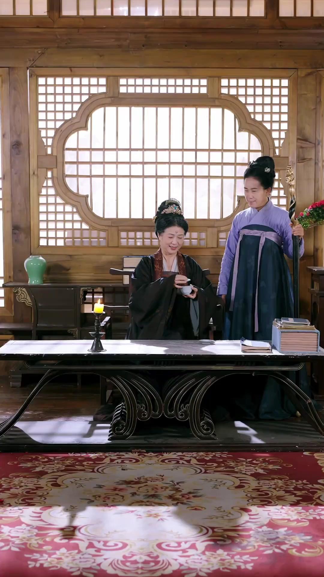 Falsche Edeldame, wahre Bindung