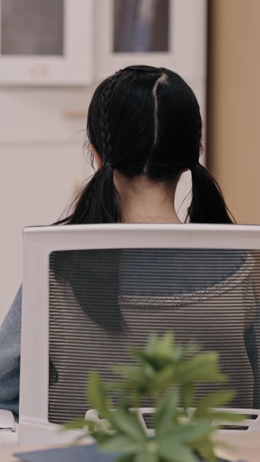 Las estrellas brillan en el cielo