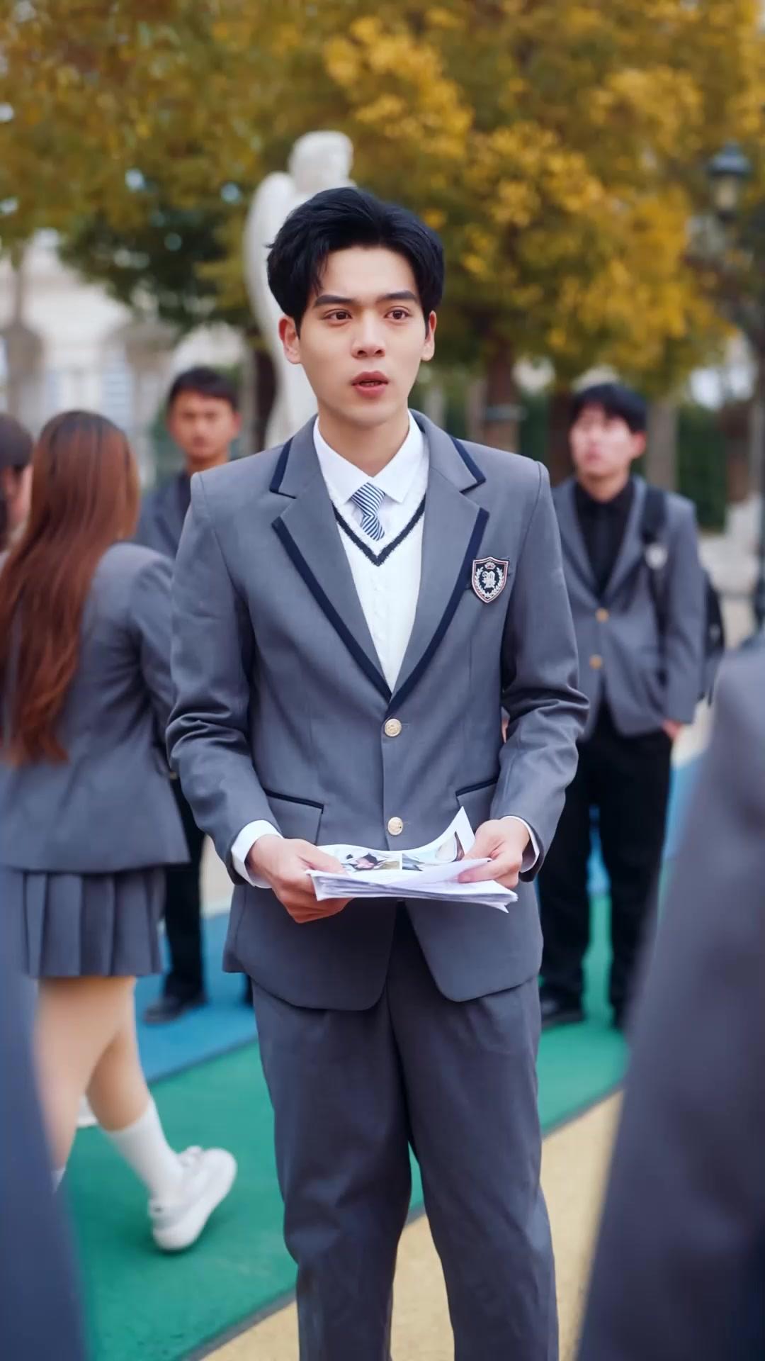 Air Mata di Balik Topeng Bisu