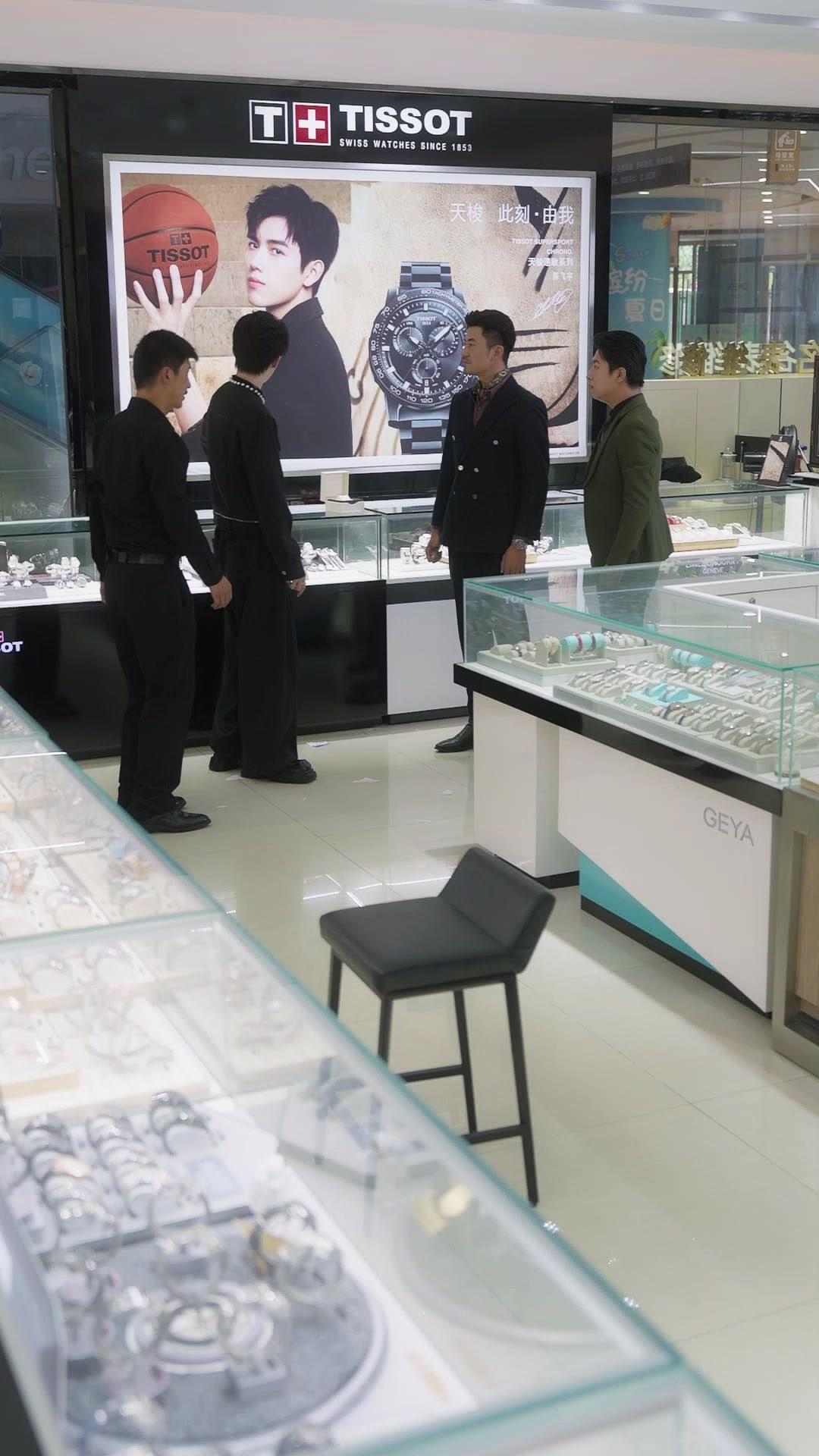 دمعة العودة تشعل الماضي