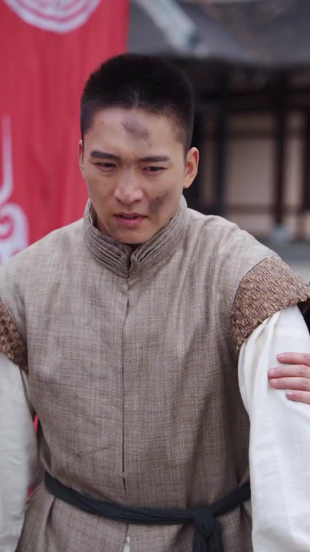 L'ÉCLIPSE ET L'ÉCLAT